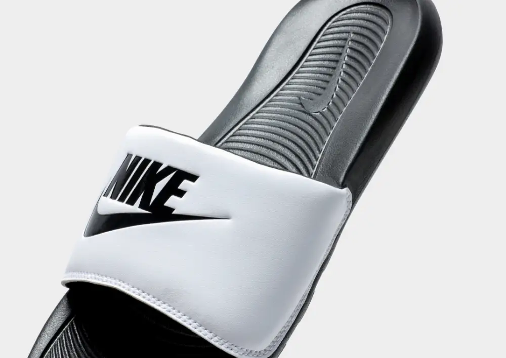 Nike Victori Slides 